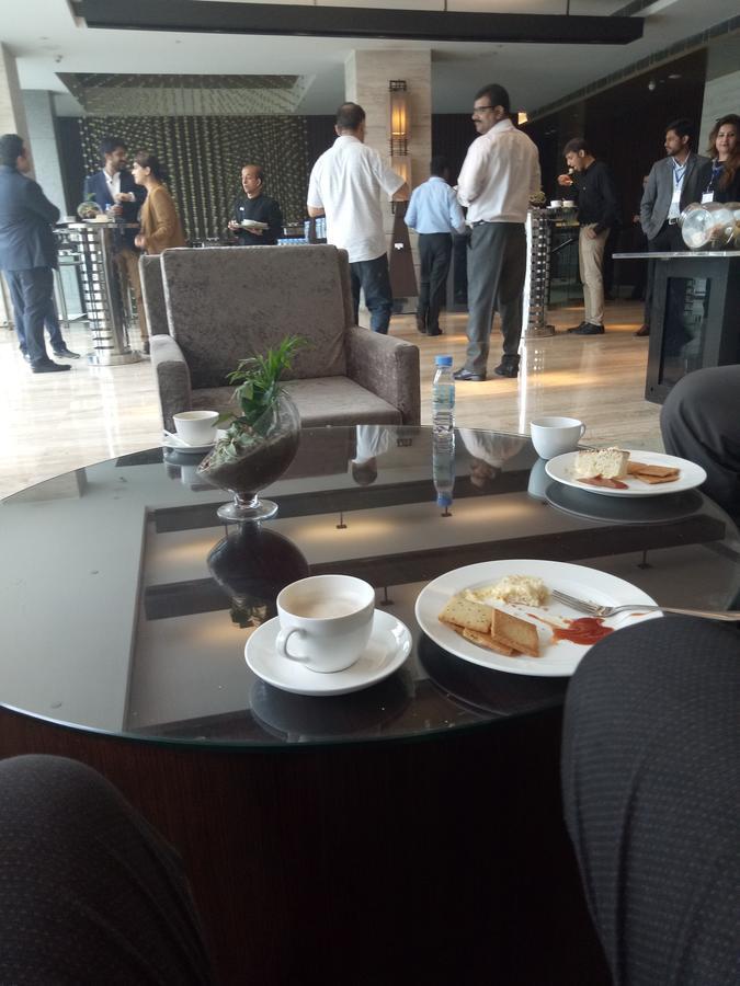Отель King Delhi Airport Нью-Дели Экстерьер фото